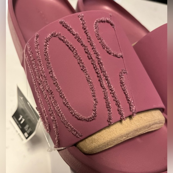 Jordan Slides - Picture 6 of 9